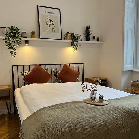 Apartment Szentkiralyi